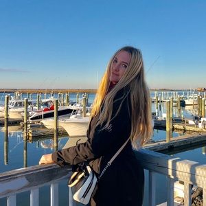 Meet your Posher, Arina